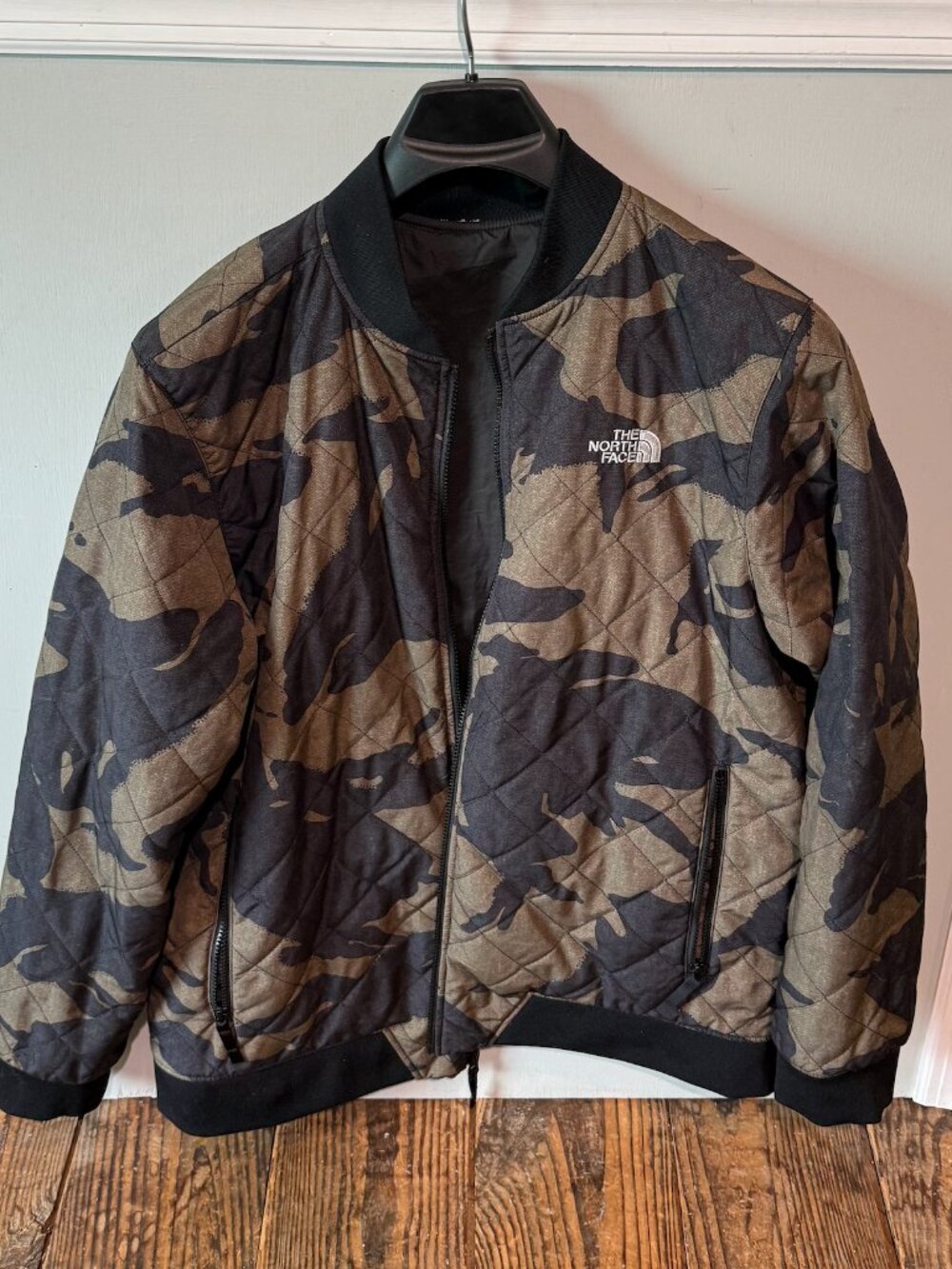 The North Face Camo Jester Bomber Jacket Quilted Reversible EUC Mens Size XL